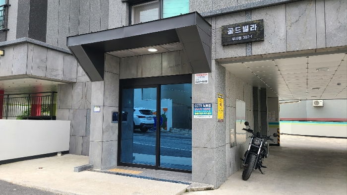 1층 전면 출입구