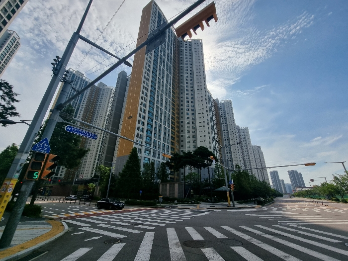 본건 소재 아파트 단지 전경