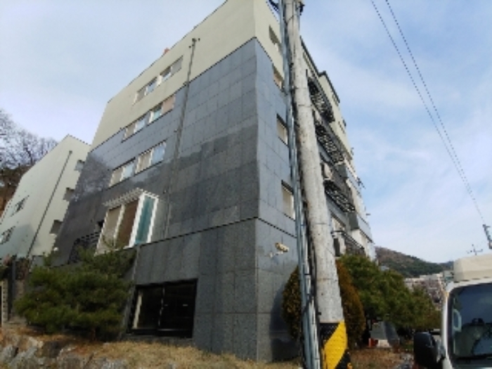 부동산 소재 건물 전경