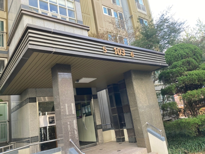 제103동 제5-6라인 1층 출입구