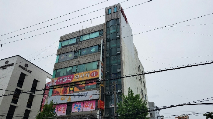 [ 본건 전경 ]