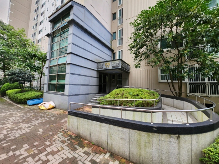 610동 3호, 4호 라인 1층 출입전경