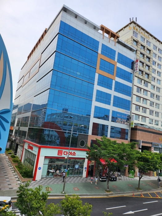 본건 동측 전경