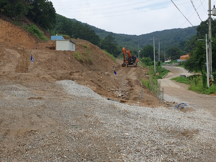 본건 입구, 하단부부분, 인접도로(동측에서 촬영)