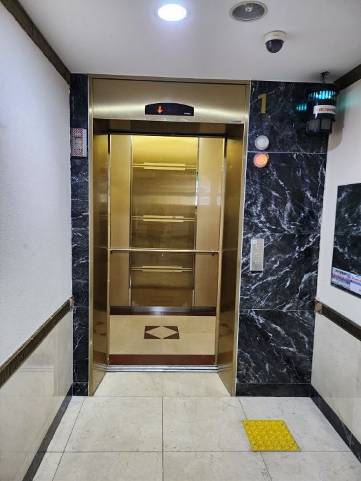 건물 내 엘리베이터