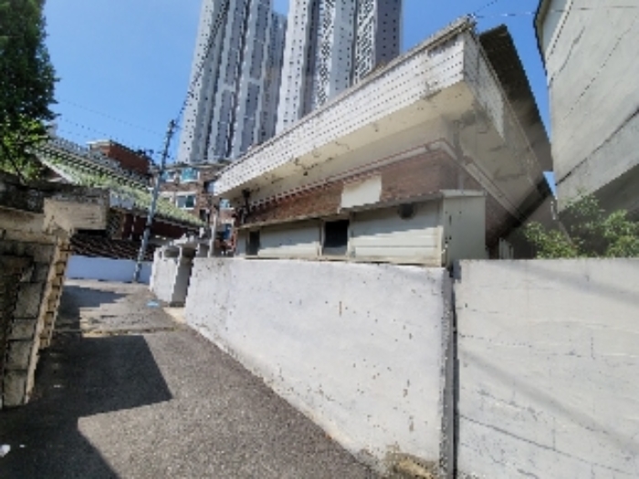 건물 측면 모습