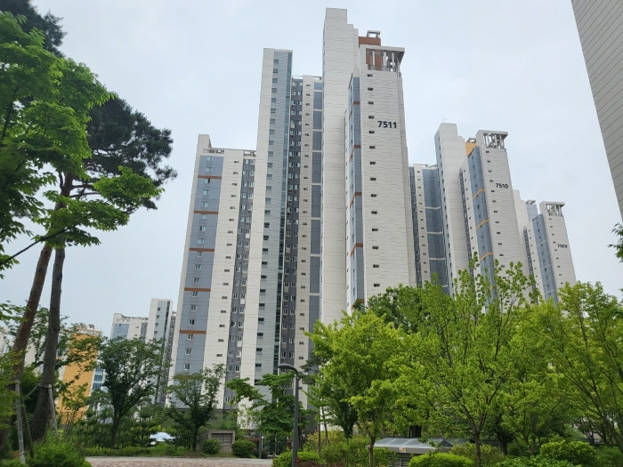 [대상 건물 전경]