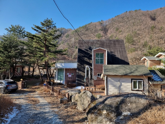 [ 본 건 기 호 1 , 2 전 경 및 대 문 , 담 장 ]