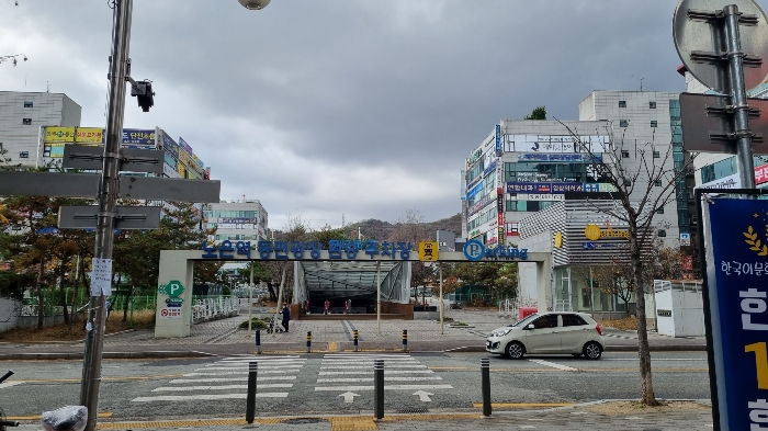 지상 1층 상가 출입구