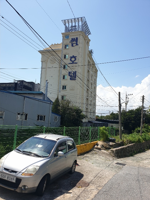 본건 - 전경(남동측에서 촬영)