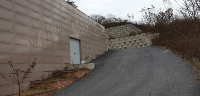 목록3 건물 측면과 옥상(공부상 1층)으로 진입하는 진입로
전경