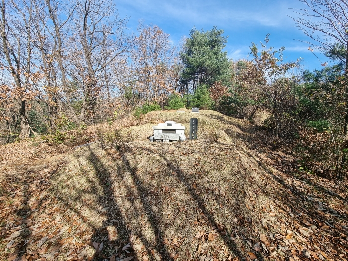 기호(1) 토지상 분묘 및
분묘시설물 등 소재부분