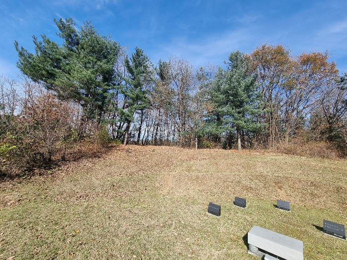 기호(1) 토지상 분묘 및
분묘시설물 등 소재부분