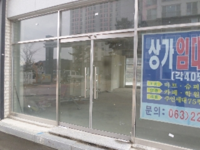 목록2. 1층 출입문