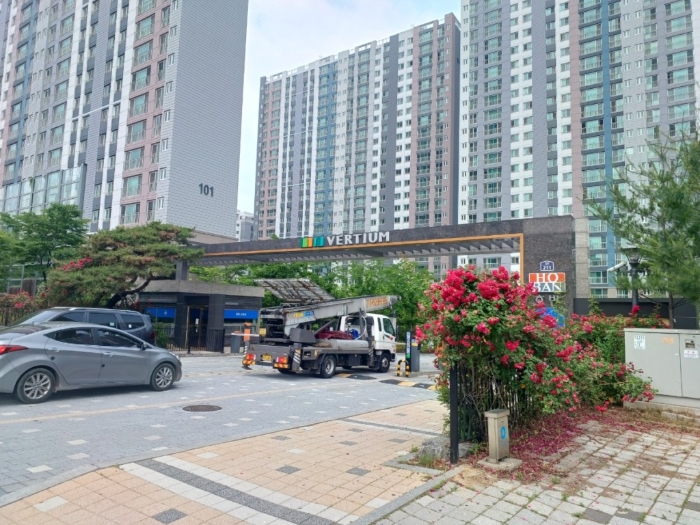 대상물건이 속한 단지 입구 전경