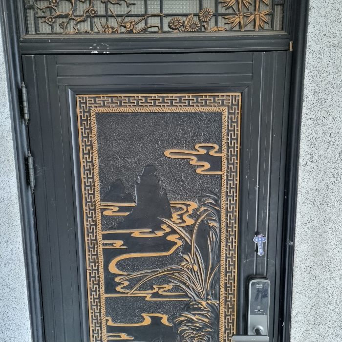 대상 부동산 4층 주택 출입문 모습