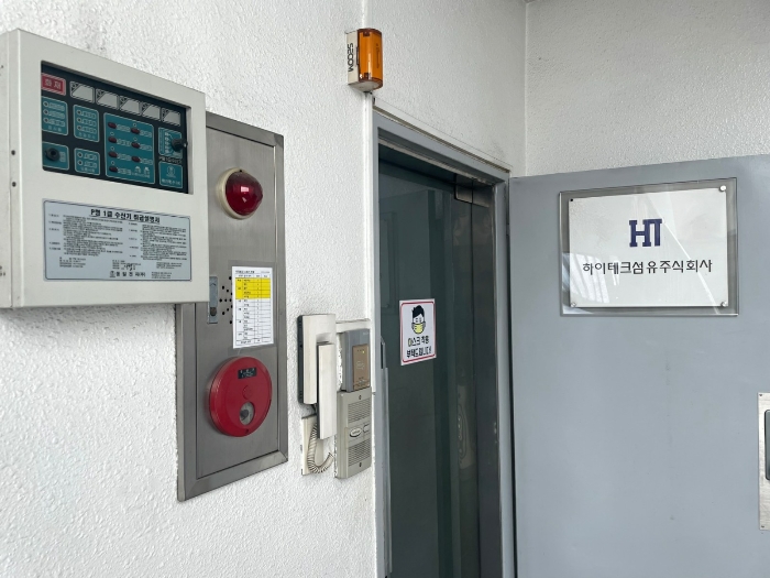 4층 출입문