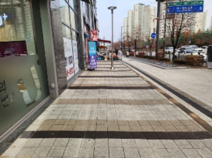 본건 부동산 앞 도로