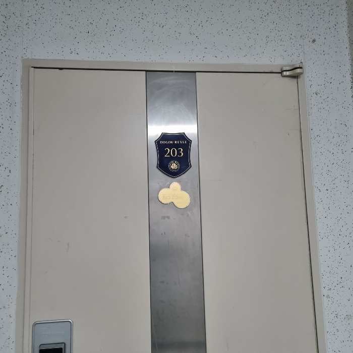 대상 구분건물 출입문 모습