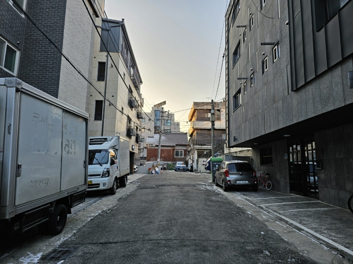 [본건 접면도로 및 주위환경]