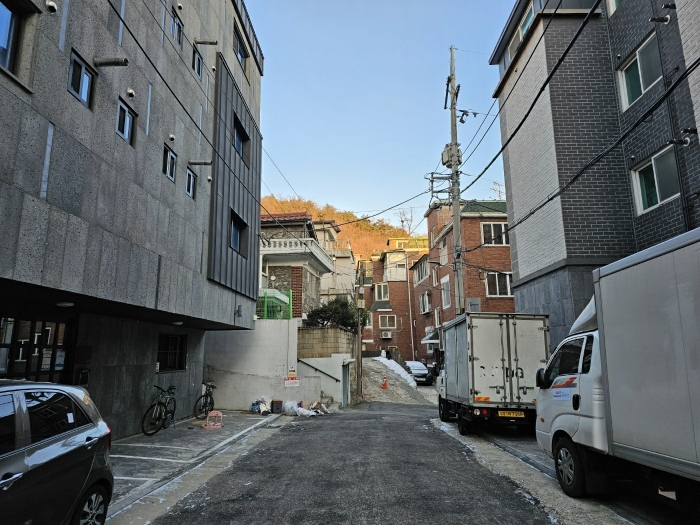 [본건 접면도로 및 주위환경]