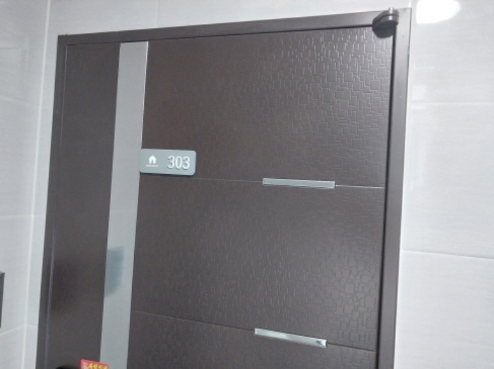 303호 현관
