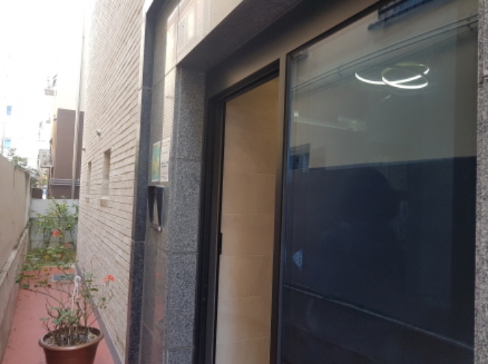 건물 측면 모습