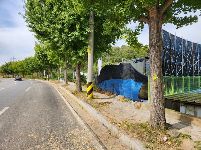 본건 남동측 길쭉한 부분 - 동측