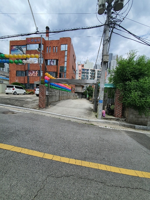 본건 서측 출입구