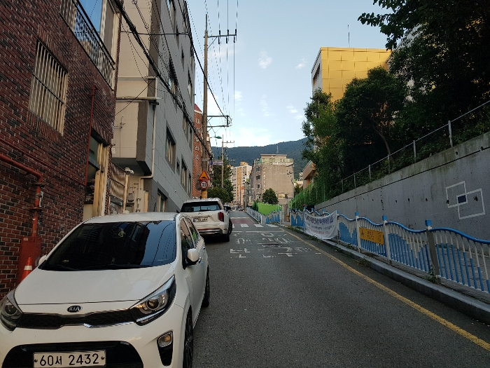 [본건 주변 전경 (북서 → 남동)]