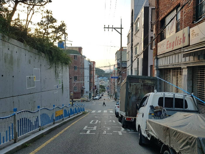 [본건 및 주변 전경 (남동 → 북서)]