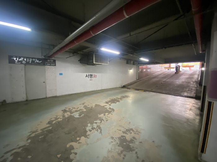 본건 기호(가)후문 출입구 전경