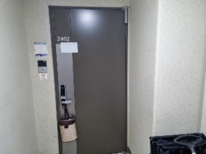 출입문(안내문 부착)