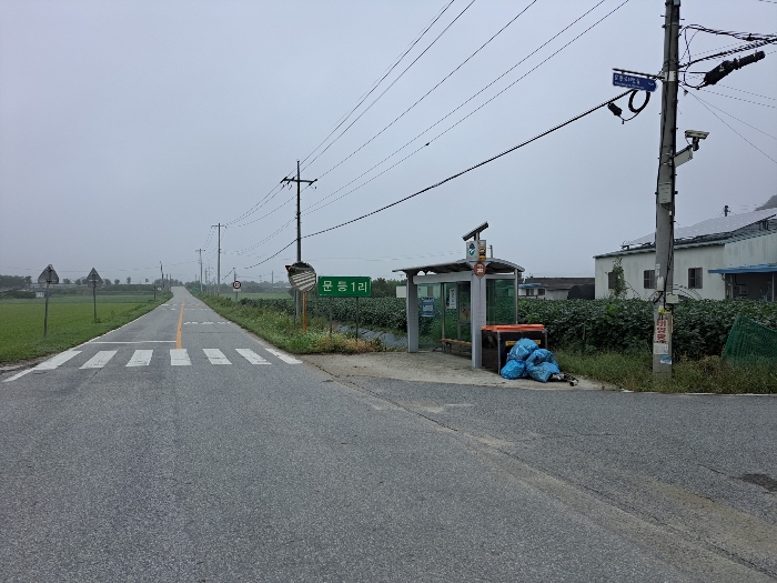 인근 지방도 및 시내버스정류장