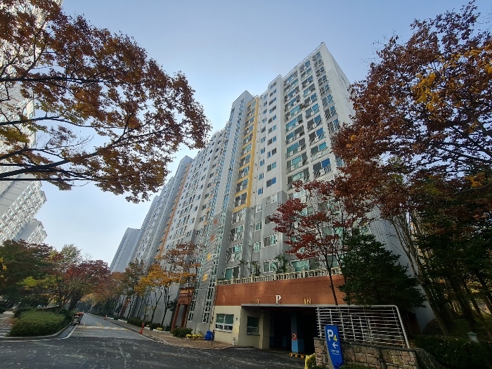 1동의 건물의 전경