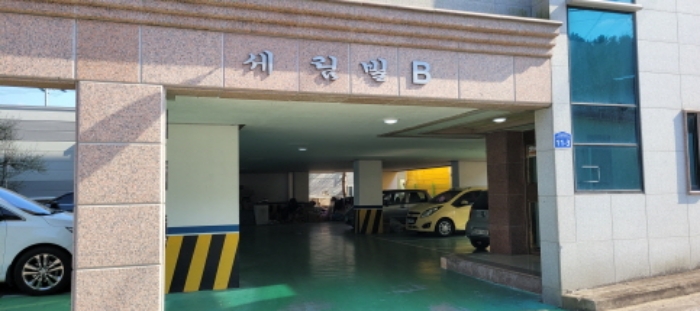 1층 입구 (상호