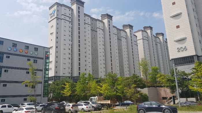 본건(210동)전경