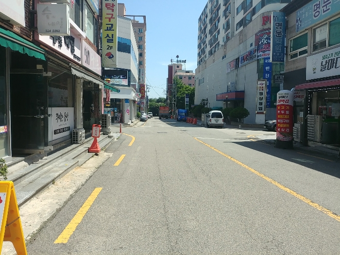 동측도로 및 주변환경