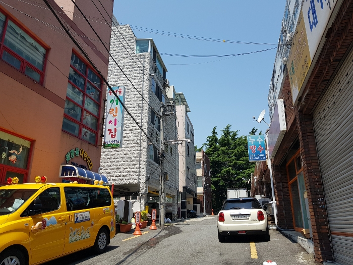 [본건 및 주변 전경 (남동 → 북서)]