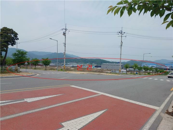 본건 전경 - 남동측 인근에서 촬영