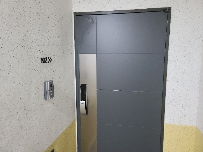 본건 내부 현관문