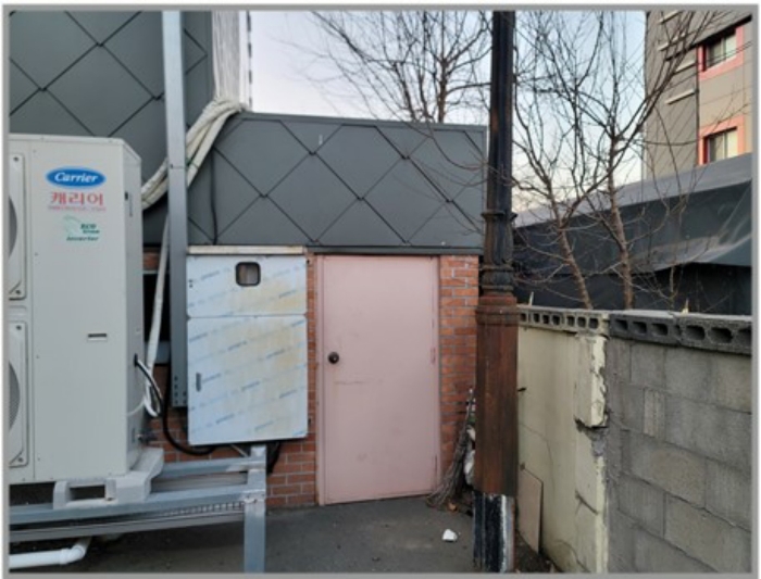 【 제시외 건물 ㄱ) 기계실 】