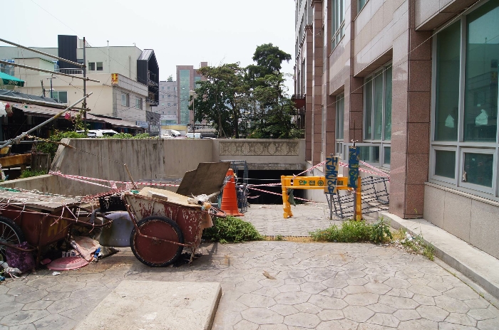 지하주차장 입구