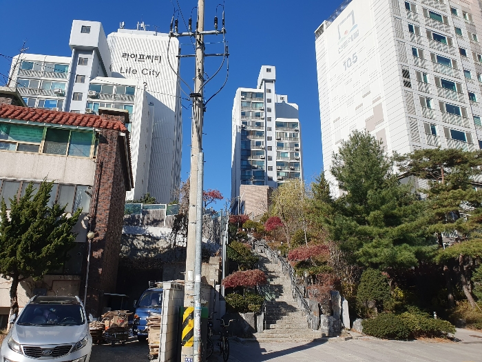 본건소재 단지전경(동측에서 촬영, 중앙이 본건소재 101동)