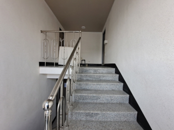 목록 1, 옥상계단