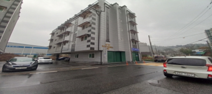 본건 다세대 주택 전경