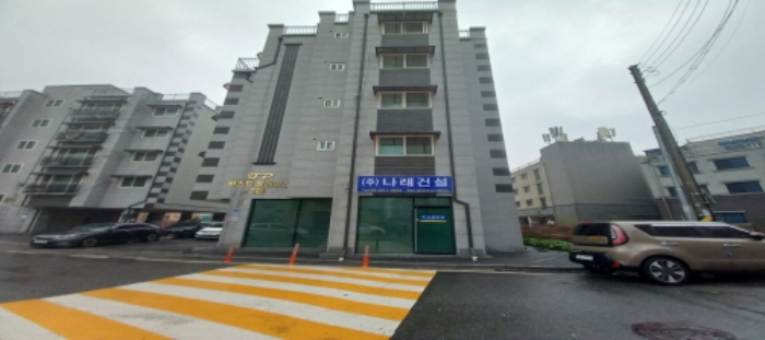 본건 다세대 주택 전경