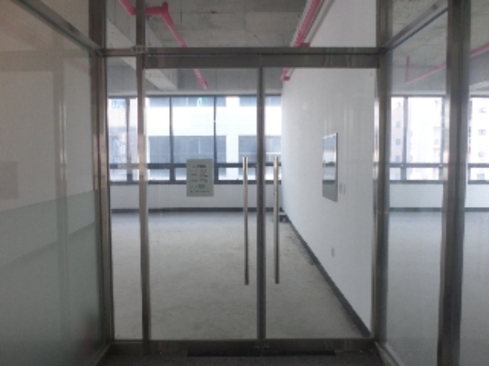 목록2. 302호 출입문