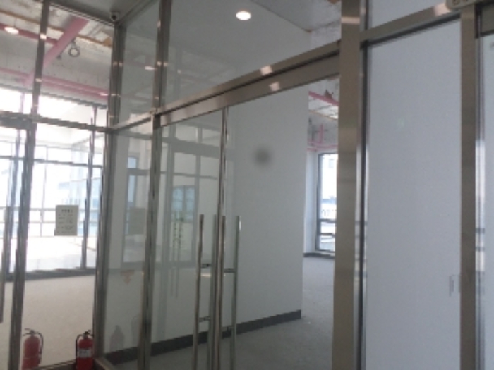 목록8. 502호 출입문