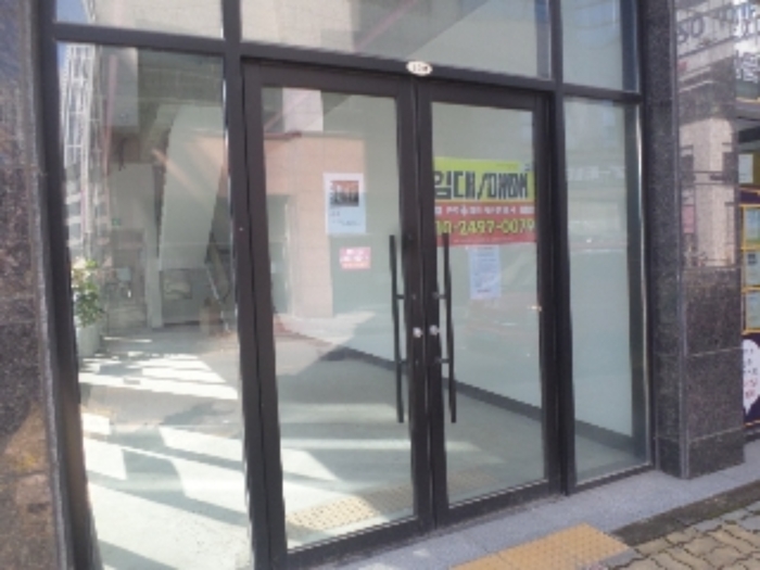 목록9. 106호 출입문